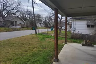 309 N 10th St, Gatesville, TX 76528 - Photo 28