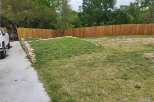 309 N 10th St, Gatesville, TX 76528 - Photo 32