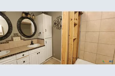 604 Davis Street, Edna, TX 77957 - Photo 14