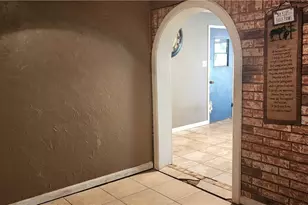 604 Davis St, Edna, TX 77957 - Photo 8