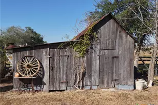 2944 State Hwy 111, Yoakum, TX 77995 - Photo 14