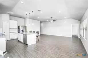 1117 Amber Lk, Seguin, TX 78155 - Photo 4
