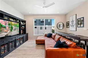 1208 N Academy Ave, New Braunfels, TX 78130 - Photo 2