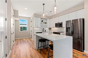 1208 N Academy Ave, New Braunfels, TX 78130 - Photo 4