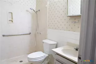 1005 Campbell St, Lampasas, TX 76550 - Photo 6