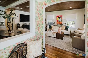 213 W Broadway St, Cuero, TX 77954 - Photo 4