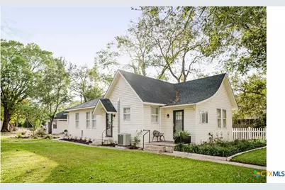 213 W Broadway Street, Cuero, TX 77954 - Photo 1