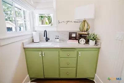 213 W Broadway Street, Cuero, TX 77954 - Photo 14