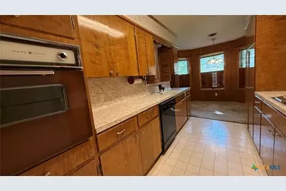 203 Longfellow Lane, Victoria, TX 77904 - Photo 12