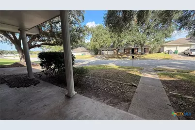 203 Longfellow Lane, Victoria, TX 77904 - Photo 4