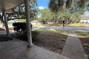 203 Longfellow Ln, Victoria, TX 77904 - Photo 4