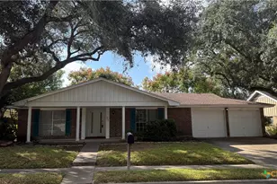 203 Longfellow Ln, Victoria, TX 77904 - Photo 2