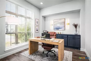 358 Bridle Trl, New Braunfels, TX 78132 - Photo 6