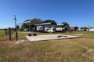 193 Silk Stocking St, Port Lavaca, TX 77979 - Photo 4