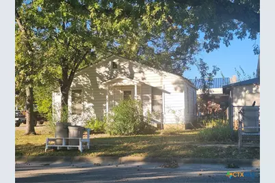 906 S Chestnut Street, Lampasas, TX 76550 - Photo 2