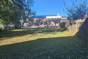 906 S Chestnut St, Lampasas, TX 76550 - Photo 4