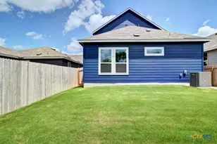 868 Farmhouse Trl, New Braunfels, TX 78130 - Photo 18