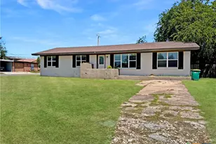 1311 W Main St, Gatesville, TX 76528 - Photo 4