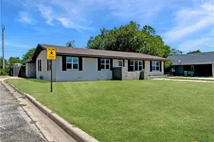 1311 W Main St, Gatesville, TX 76528 - Photo 2