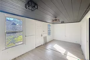 1103 Waco St, Gatesville, TX 76528 - Photo 10