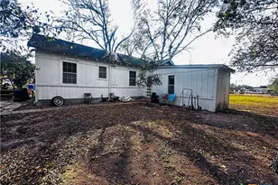 701 W May St, Yoakum, TX 77995 - Photo 24