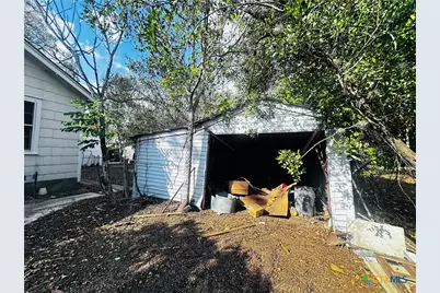 701 W May Street, Yoakum, TX 77995 - Photo 22