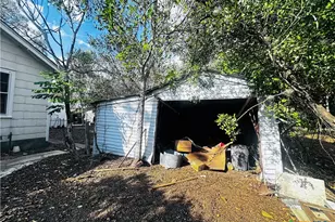 701 W May St, Yoakum, TX 77995 - Photo 22