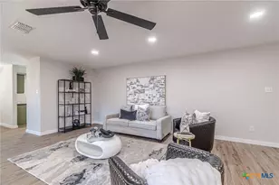 1947 Queen Victoria Dr, New Braunfels, TX 78130 - Photo 4