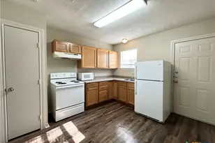 711 E 8th Ave, Belton, TX 76513 - Photo 10