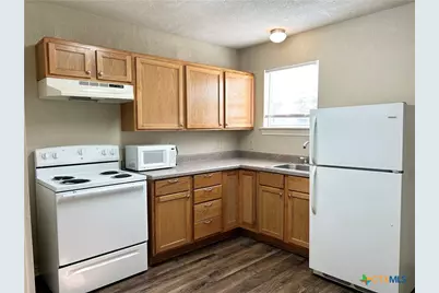 711 E 8th Avenue, Belton, TX 76513 - Photo 8