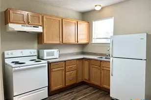 711 E 8th Ave, Belton, TX 76513 - Photo 8