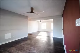 2503 E Mistletoe Ave, Victoria, TX 77901 - Photo 8