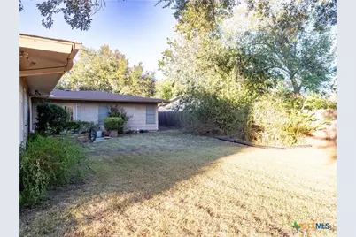 2101 E Mistletoe Avenue, Victoria, TX 77901 - Photo 32