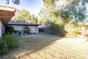 2101 E Mistletoe Ave, Victoria, TX 77901 - Photo 32