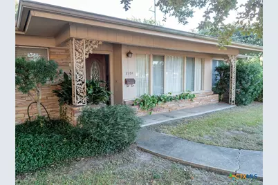 2101 E Mistletoe Avenue, Victoria, TX 77901 - Photo 2