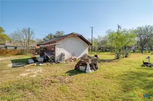 809 S Pecan Ave, Luling, TX 78648 - Photo 24