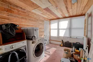 809 S Pecan Ave, Luling, TX 78648 - Photo 20