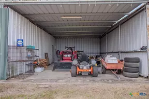 25195 US Hwy 77, Yoakum, TX 77995 - Photo 34