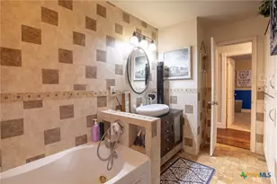 25195 US Hwy 77, Yoakum, TX 77995 - Photo 18