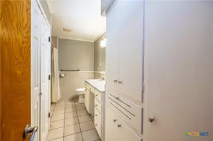 1724 Hickston St, Gonzales, TX 78629 - Photo 16