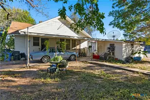 603 E Court St, Seguin, TX 78155 - Photo 16