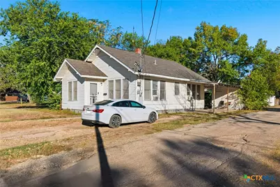 603 E Court Street, Seguin, TX 78155 - Photo 4