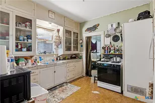 603 E Court St, Seguin, TX 78155 - Photo 14