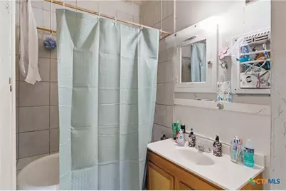603 E Court Street, Seguin, TX 78155 - Photo 6