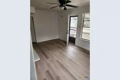 805 S 10th Street, Temple, TX 76504 - Photo 4