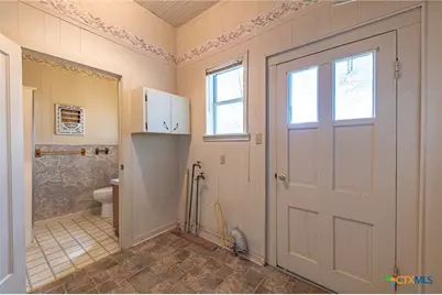 1306 N Avenue G, Shiner, TX 77984 - Photo 14