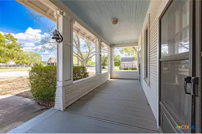 1306 N Avenue G, Shiner, TX 77984 - Photo 4