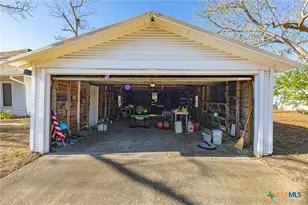 1306 N Ave G, Shiner, TX 77984 - Photo 22