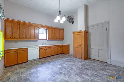 1306 N Avenue G, Shiner, TX 77984 - Photo 12