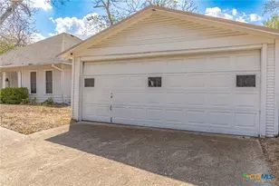 1306 N Ave G, Shiner, TX 77984 - Photo 2